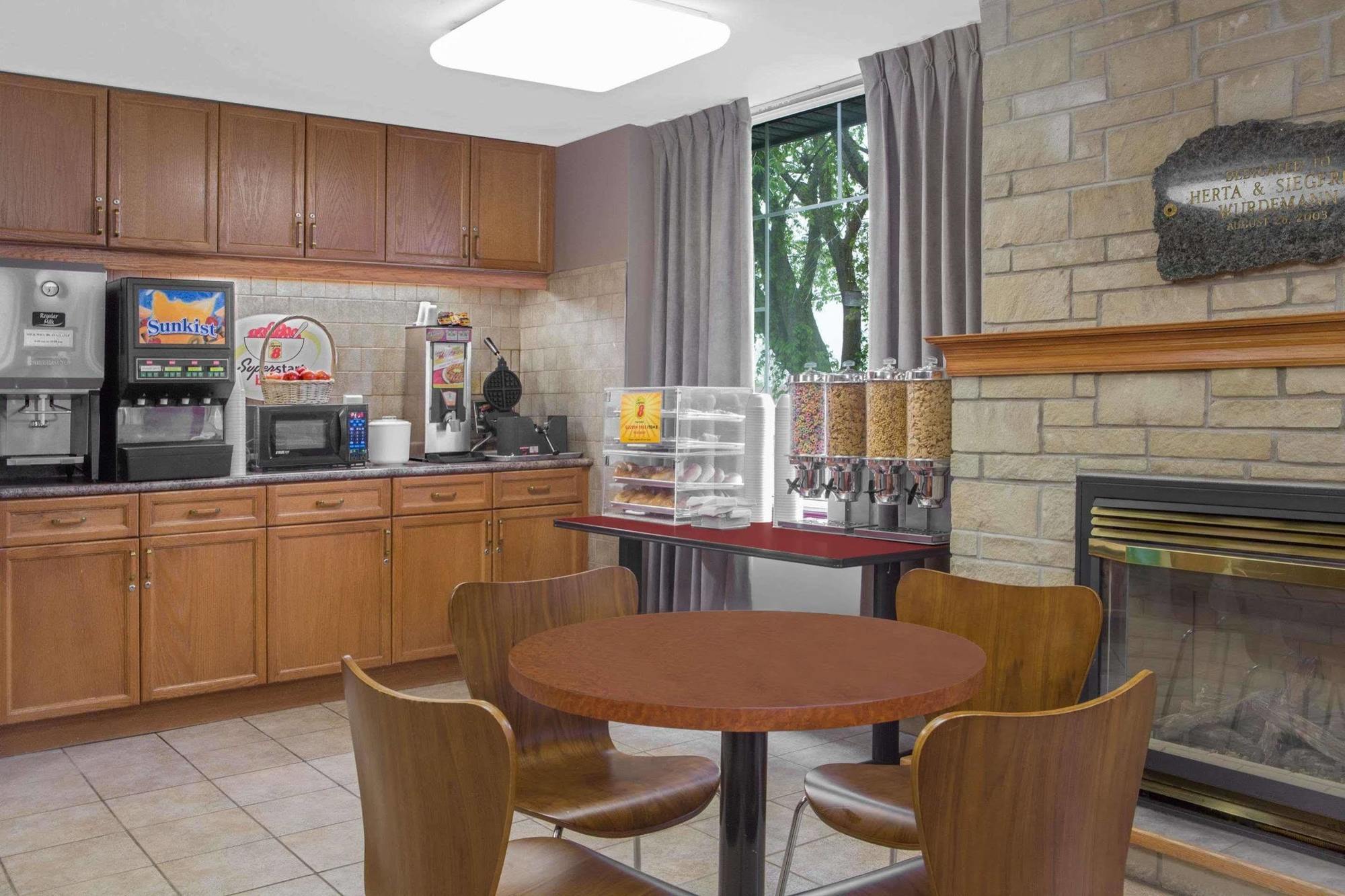 Super 8 By Wyndham Sault Ste Marie On Hotel Ngoại thất bức ảnh